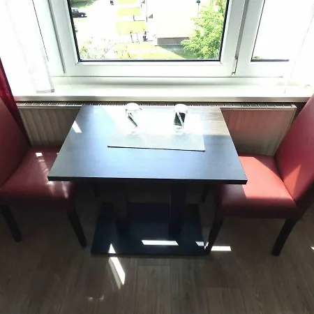 Komfort Zwenkauer Apartament *